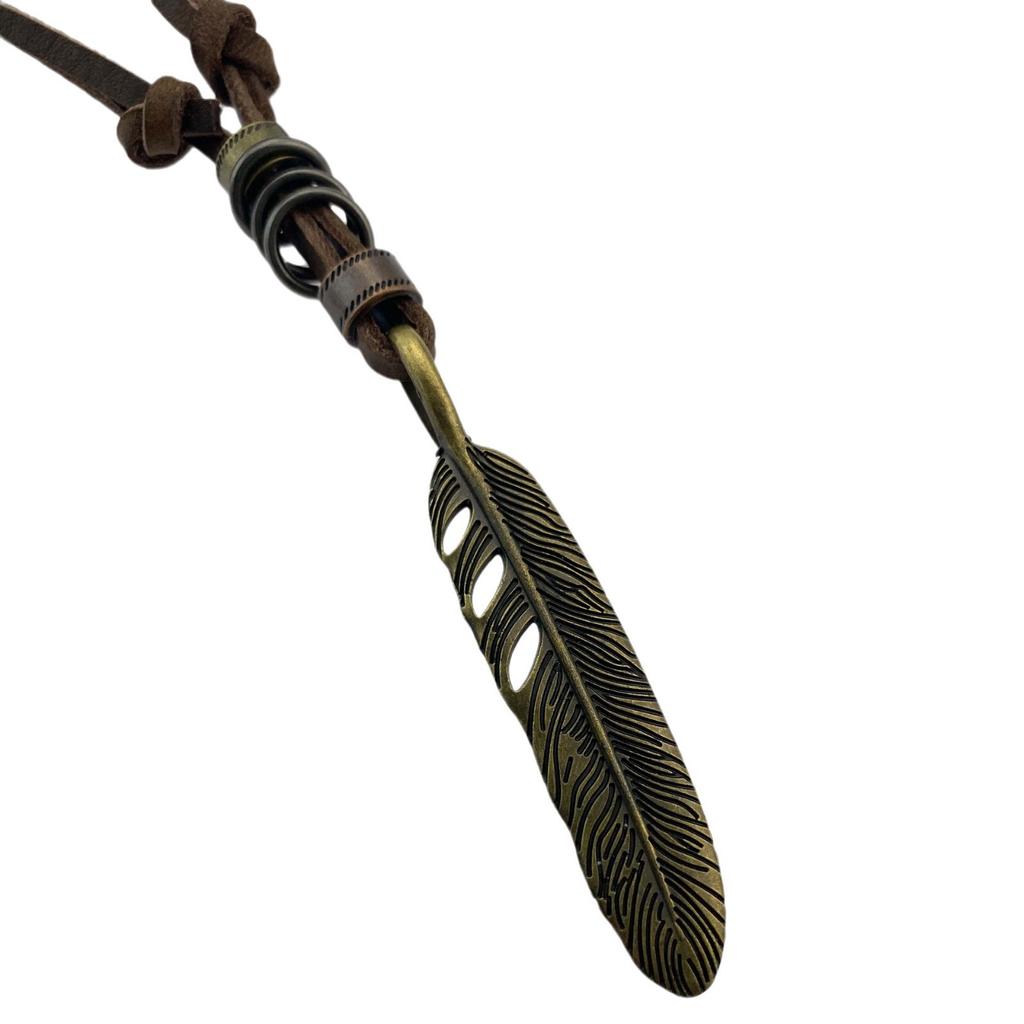 Аксессуары для одежды Персонализированное простое ожерелье из коровьей кожи Регулируемая цепочка для свитера с большим кулоном в виде пера