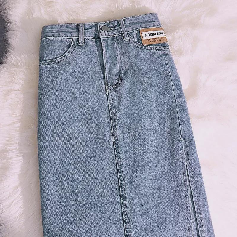 Женская джинсовая юбка в корейском стиле с высокой талией: Свободный крой, разрезы по бокам, утягивающий необработанный край.