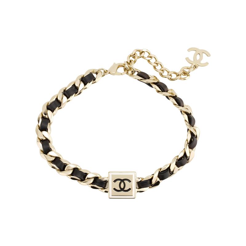 Chanel Колье-чокер с бронзовым кулоном с логотипом CC, кожаный шнурок, женское, черное/золотое