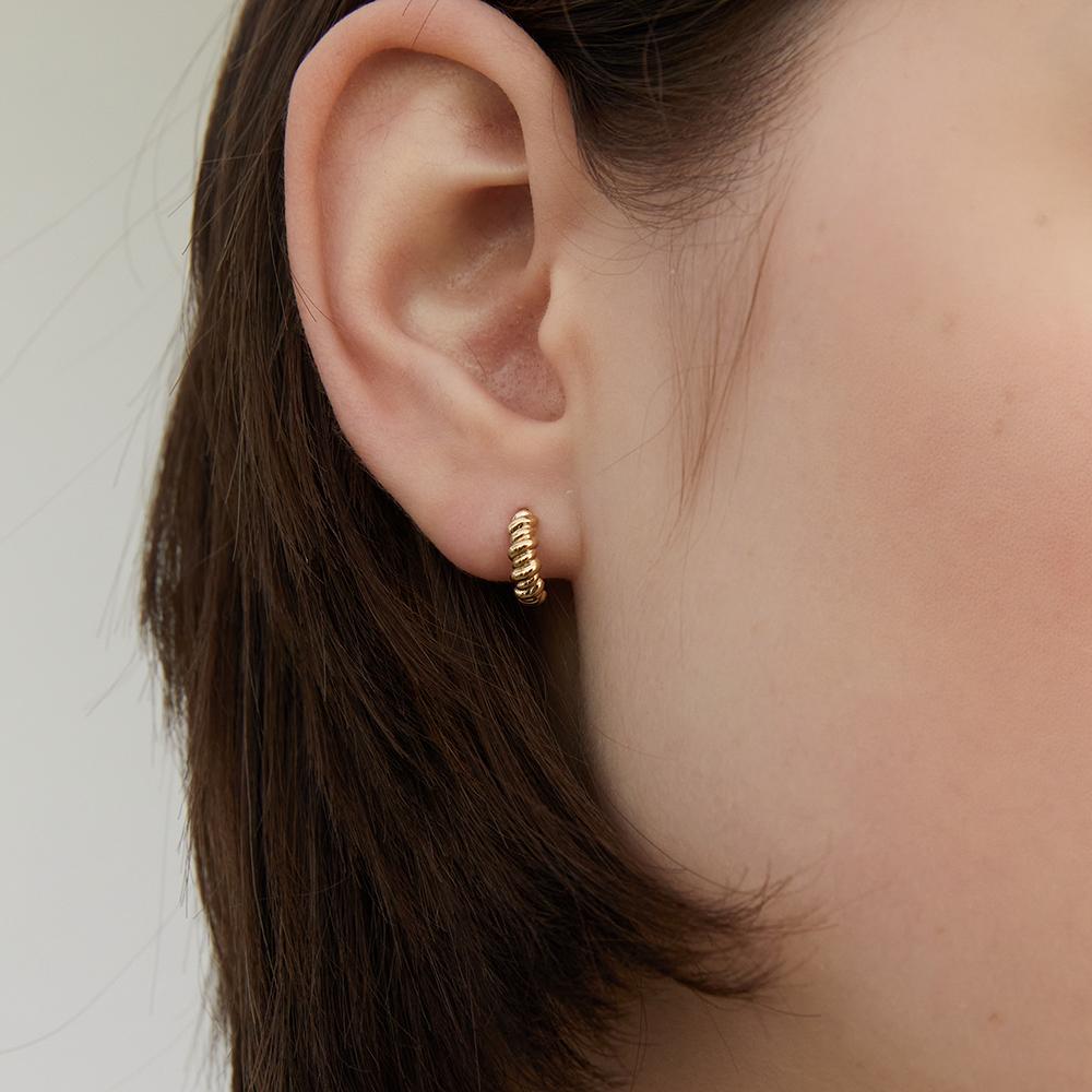 Lunne 14K Twist Rope One-Touch Ring Earrings (14K Gold) #Lfe27