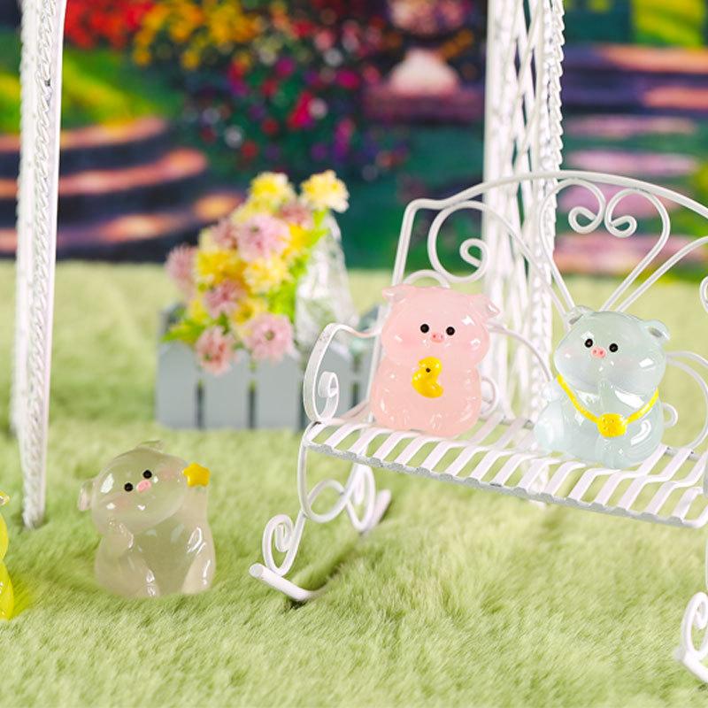 1Pcs Luminous Cartoon Pig Model Lovely Glow In Dark Display Stand Bookshelf Desk Decoration Micro Landscape Figure