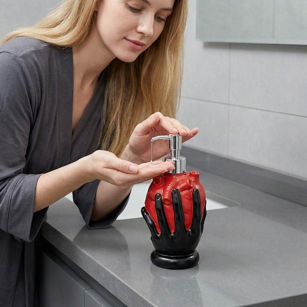 Resin Hand Held Heart Soap Bottle Refillable Empty Shower Gel Press Bottle with Pump Decorative Heart Shaped Soap Dispenser