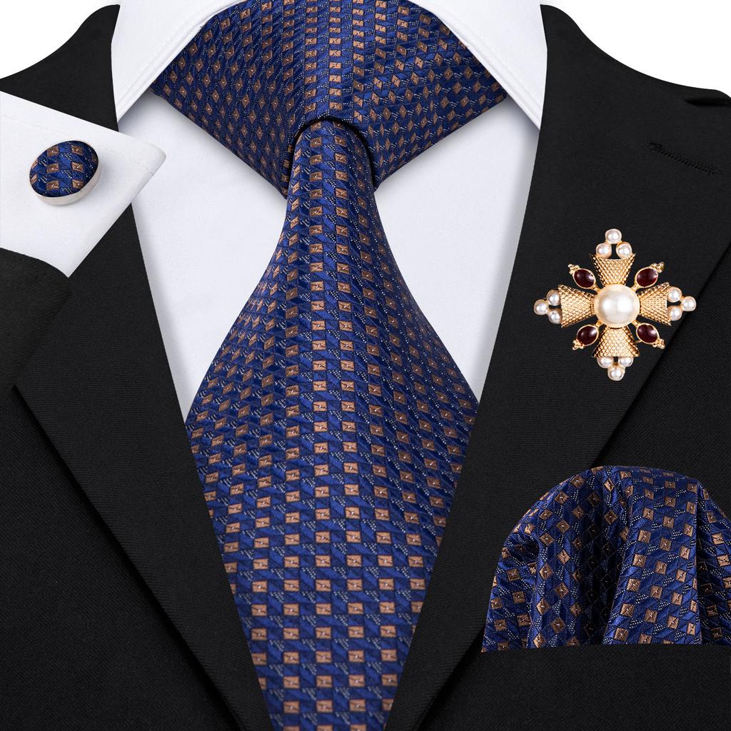 Комплект для мужчин: галстук, брошь и карманный платок