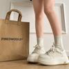 Бежевые универсальные, легкие белые туфли на толстой подошве, женские новые модели 2025 года, высокая популярность, студенческие спортивные туфли для сноуборда