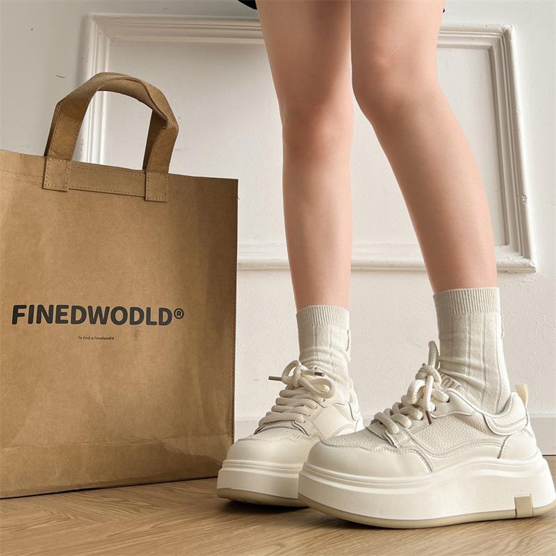 Бежевые универсальные, легкие белые туфли на толстой подошве, женские новые модели 2025 года, высокая популярность, студенческие спортивные туфли для сноуборда