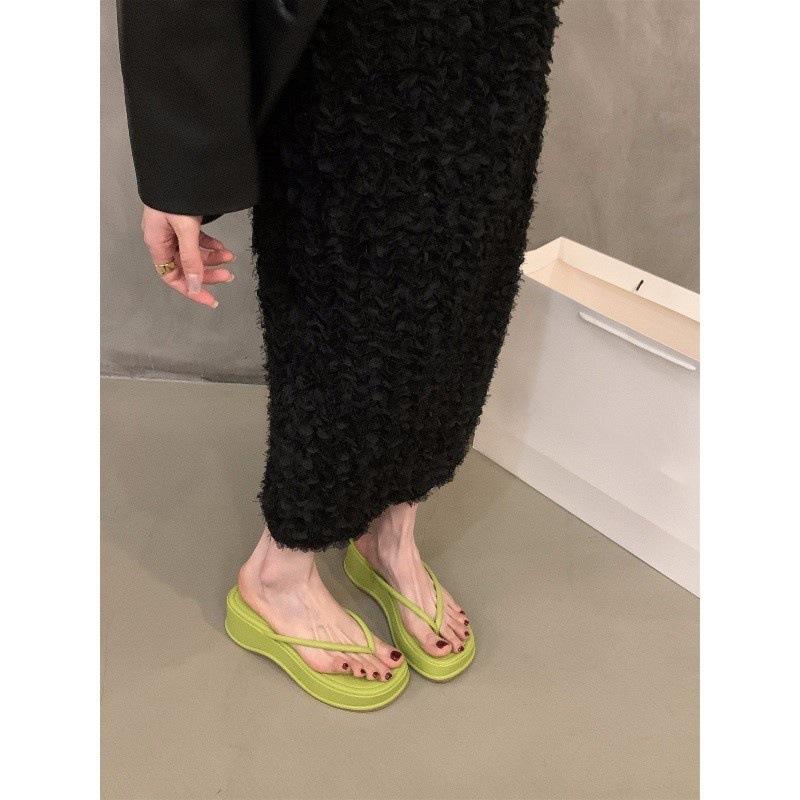 Шлепанцы на толстой подошве с застежкой-липучкой, новинка 2025 года, летняя верхняя одежда, праздничные босоножки на танкетке