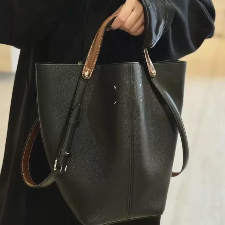 "2025 Retro Bucket Bag: Versatile, Large-Capacity Handbag for Autumn and Winter"