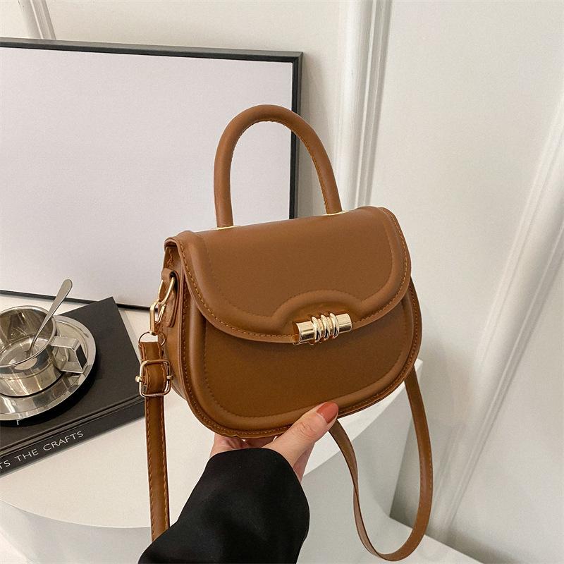 Весенняя нишевая мода сумка на одно плечо популярная однотонная сумка новая тенденция простая косая сумка-седло для通勤