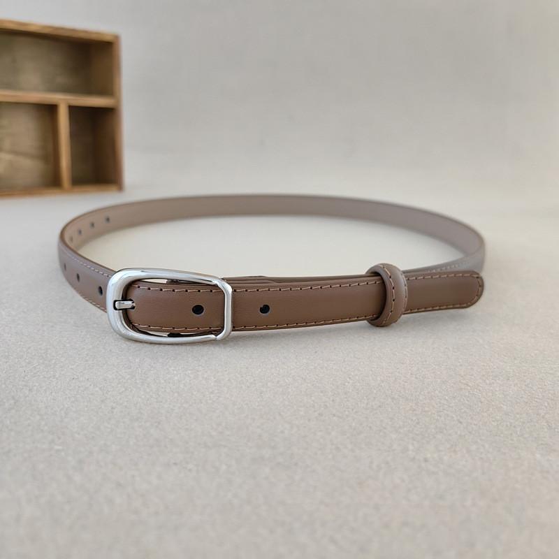 Fashionable Black And Beige Leather Belt With Oval Metal Buckle For Casual Elegance