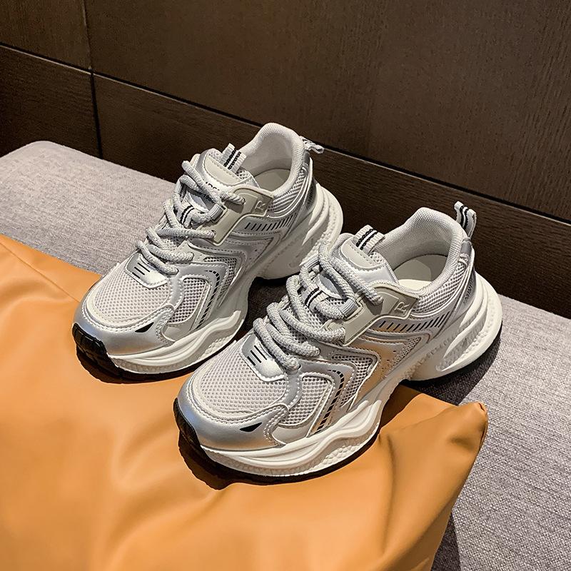 Кроссовки на платформе для женщин 2025 новые сетчатые дышащие спортивные туфли, зарубежный стиль, универсальные, увеличивающие рост, повседневные спортивные туфли для женщин