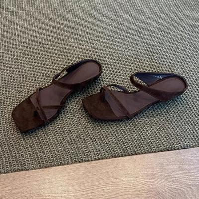 Модные Простые Повседневные Сандалии на Тапочках с Ремешком на Пальце Женские Летние Винтажные Сандалии на Танкетке с Квадратным Носком для Улицы