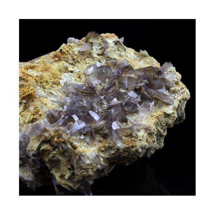 Pierres et Minéraux. Axinite. 94.5 ct. La Balme d'Auris, Bourg d'Oisans, Isère, France..