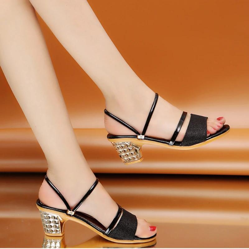 Fashion 2024 New Fashion Gold Women Shoes Slippers Sliver Summer High Heels Low Block Square Middle Heel Shoe Fashion Female Sandals