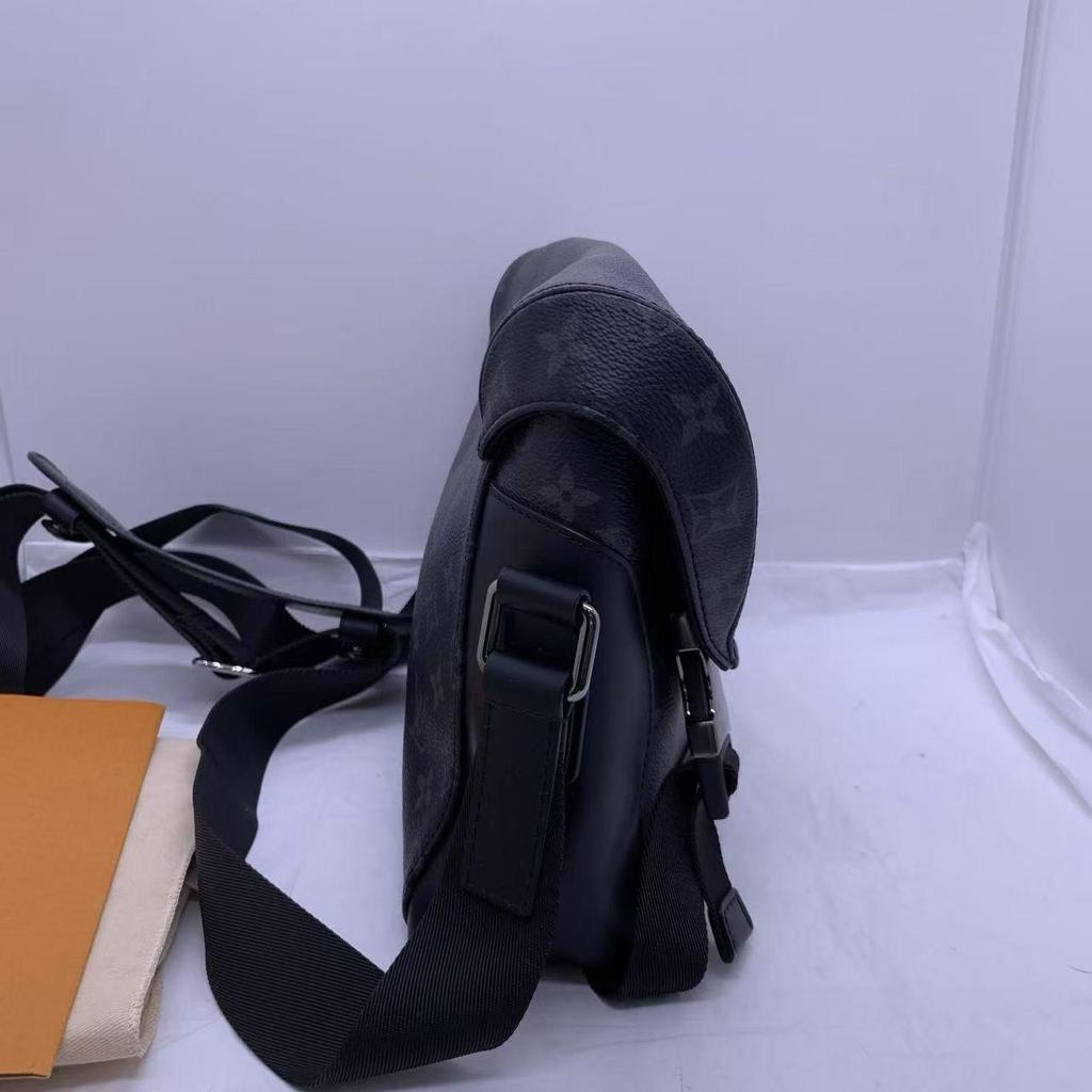 [Pre-Owned] Voyager Series Classic Monogram Coated Canvas Messenger Bag - Very Good #19IIR9B
