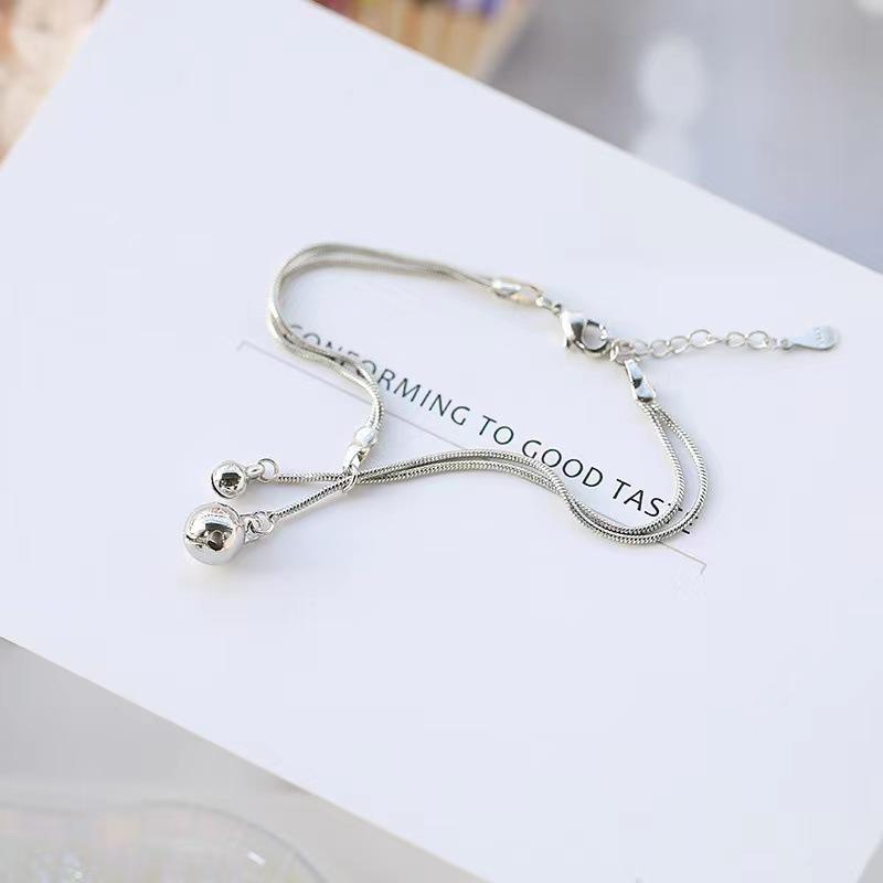 Простые элегантные двухслойные цепочки в виде змеи, небольшой кулон-колокольчик, браслеты из нержавеющей стали для женщин, темпераментные ювелирные изделия на запястье, женские
