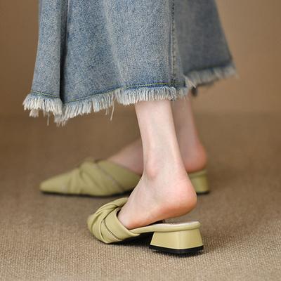 Остроносые толстые каблуки на плоской подошве крутые тапочки полуподдержка одинарная обувь женская летняя обувь 2025 новая летняя обувь сумка голова полутапочки