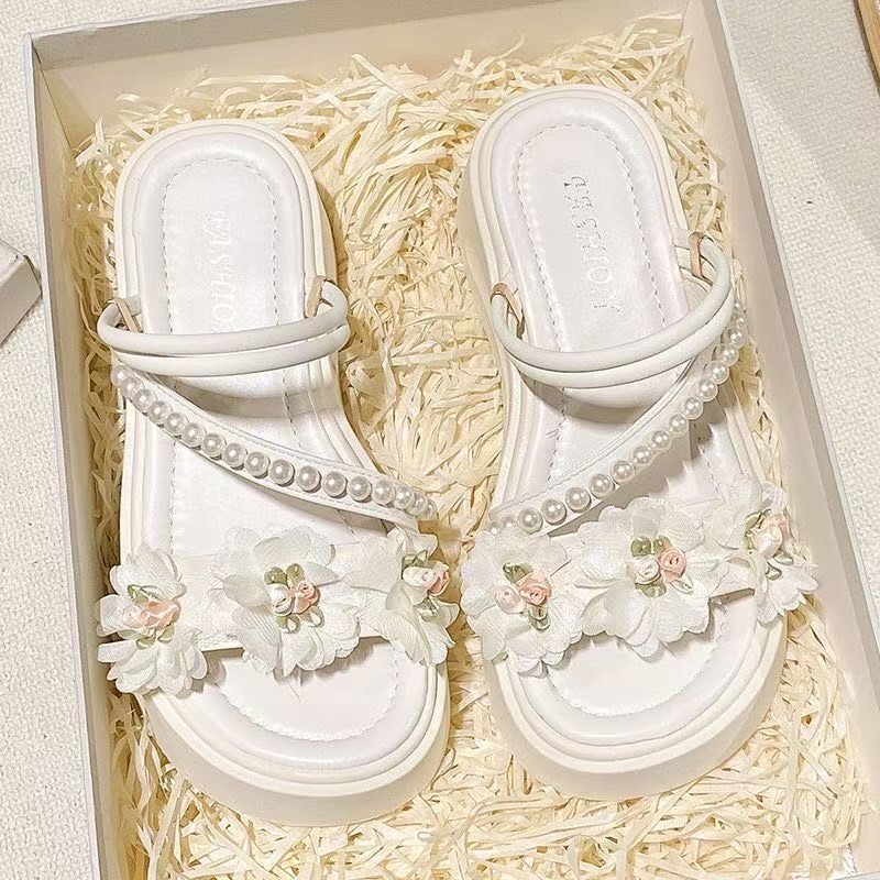 Модные цветочные сандалии на платформе с жемчугом, новые модели 2025 года, для ношения с юбками, два способа носки, крутые шлепанцы, женская летняя обувь