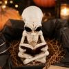Детальная фигурка скелета, сидящего со скрещенными ногами и читающего книгу, из костей инопланетянина, Коллекционные предметы из смолы, научно-фантастическая готическая странность, Хэллоуинский орнамент, Статуэтка