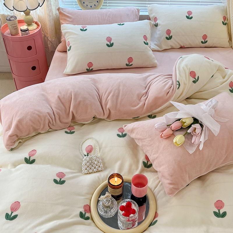 Зимний утолщенный молочный бархатный комплект из четырех предметов плюс бархатное теплое коралловое бархатное пододеяльник, фланелевая простыня, пододеяльник, постельное белье