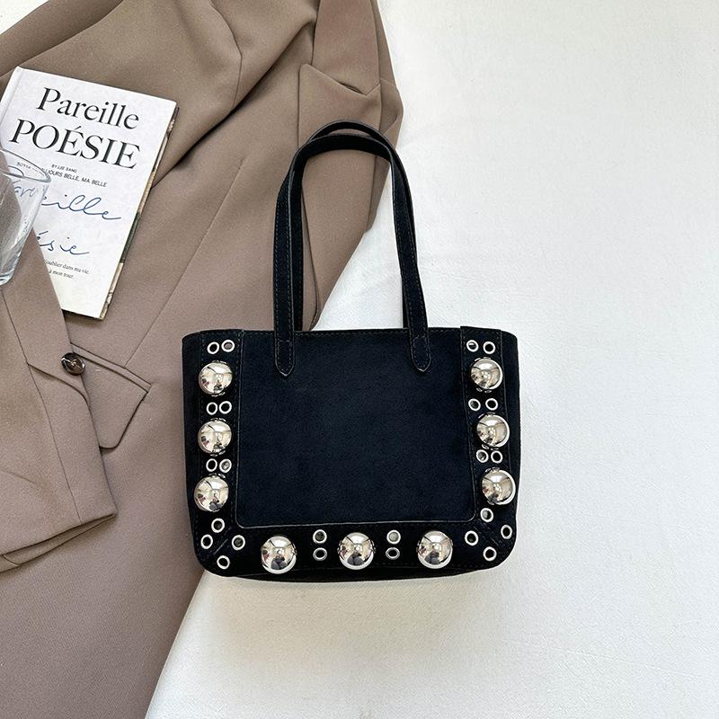 Ретро замшевая сумка на одно плечо, сумка с заклепками, стильная сумка под мышкой