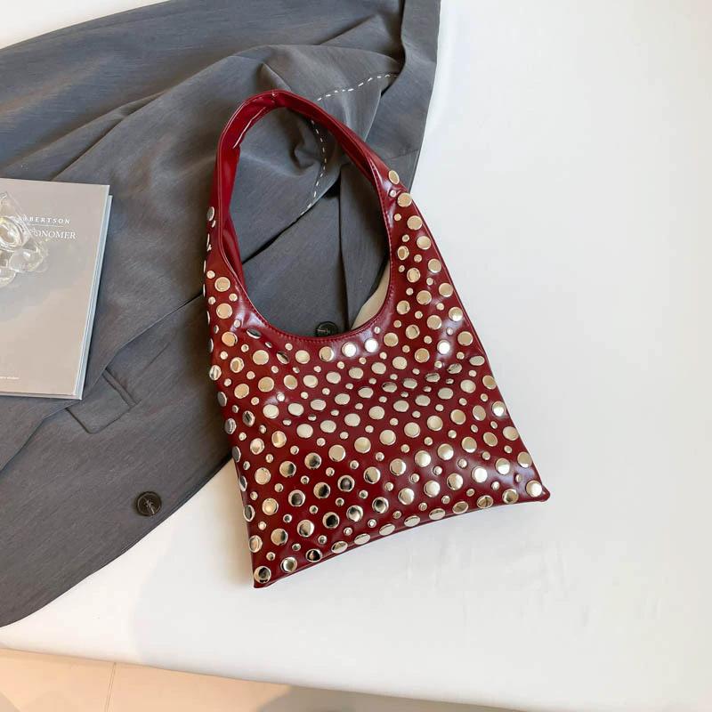 Летняя сумка через плечо с заклепками, брендовая, модная, из высококачественной ПУ кожи, универсальная, однотонная, для通勤, тоут, женская сумка-ведро, подмышечная сумка