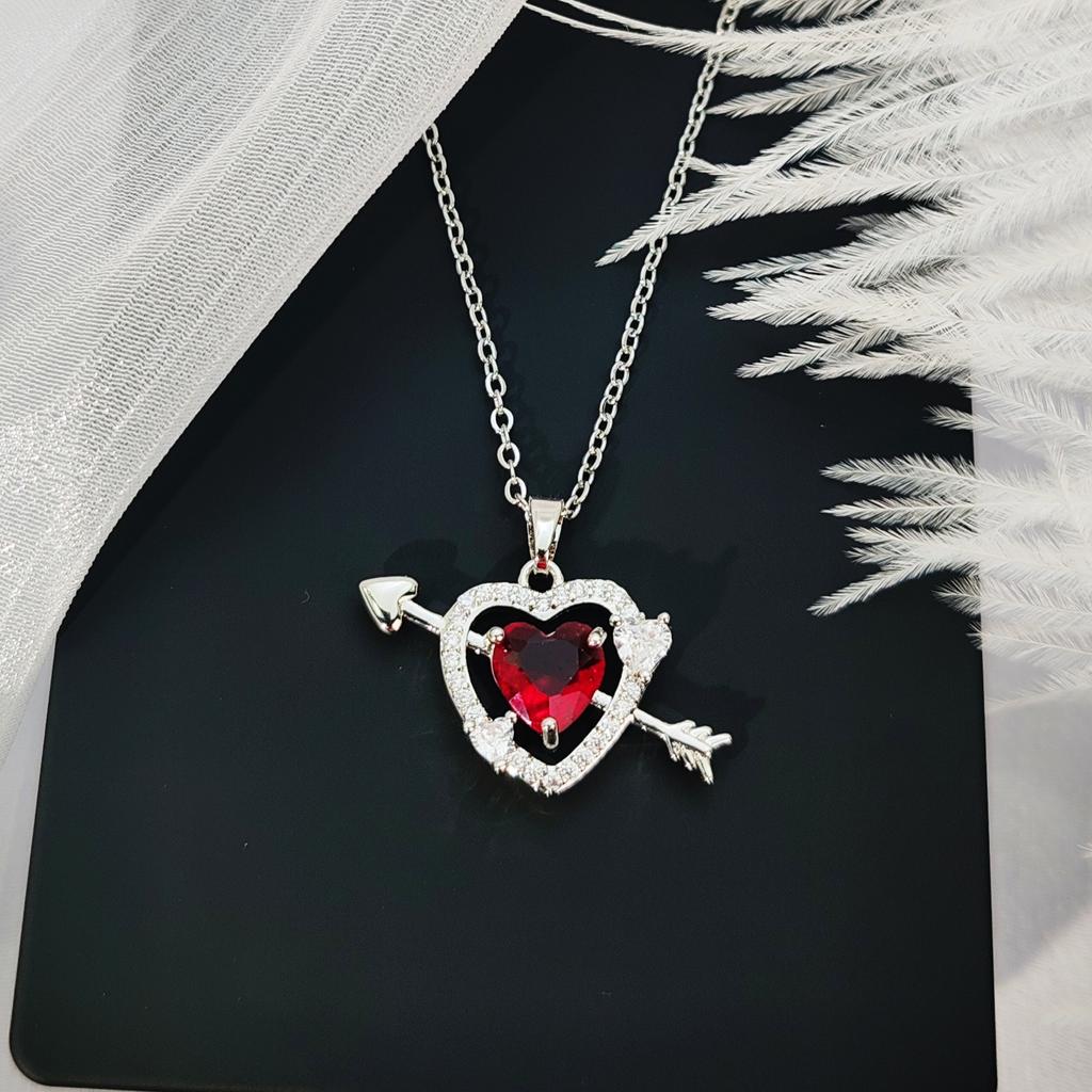 Титановая сталь Любовное ожерелье Женское Легкая роскошь Высокий уровень Универсальный кулон-сердце Цепочка для ключицы Аксессуары