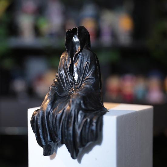 Grim Reaper Figurine Gothic Black Robe Death Resin Statue Sculpture Home Office Desktop Bookshelf Decoration Ornament Halloween Festival Gift