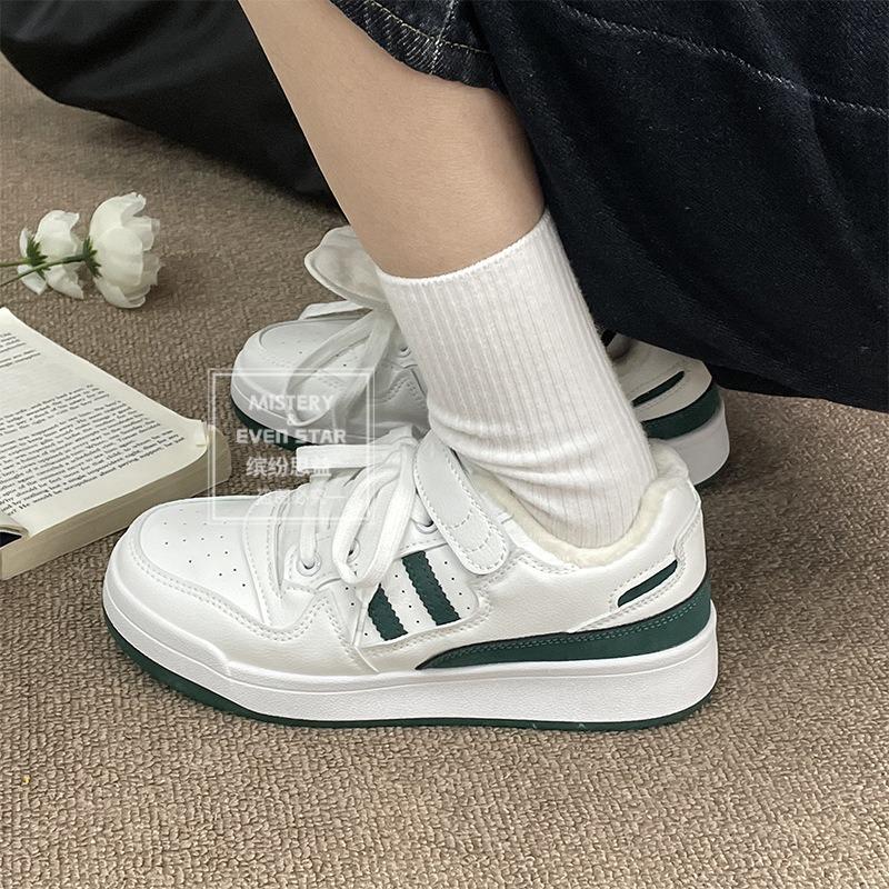 Новые товары в продаже осенью и зимой, новые бархатные маленькие белые туфли, женские универсальные хлопковые туфли на липучке 690