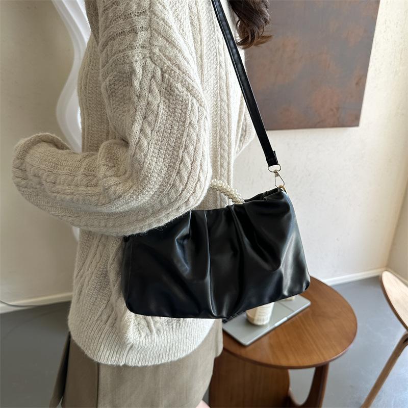 Сложенная модная сумка в иностранном стиле с жемчугом, весна 2024, новая универсальная фактурная сумка на одно плечо через плечо, маленькая квадратная сумка прилив