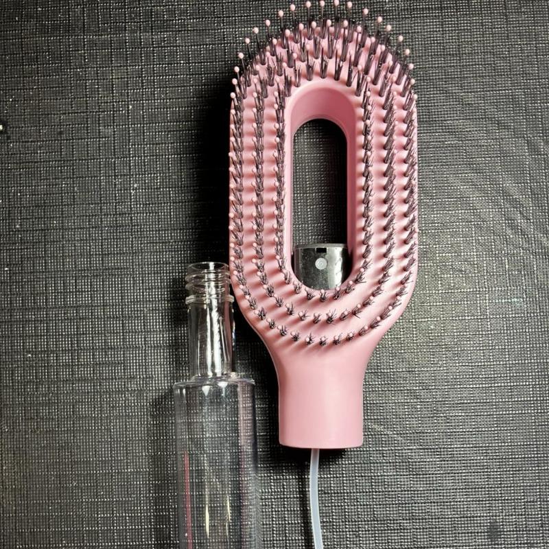 Hair Spray Comb with Fine Mist - 2-in-1 Water Tank Brush for Hydration & Scalp Exfoliation, Travel-Friendly Daily Hair Care Tool
