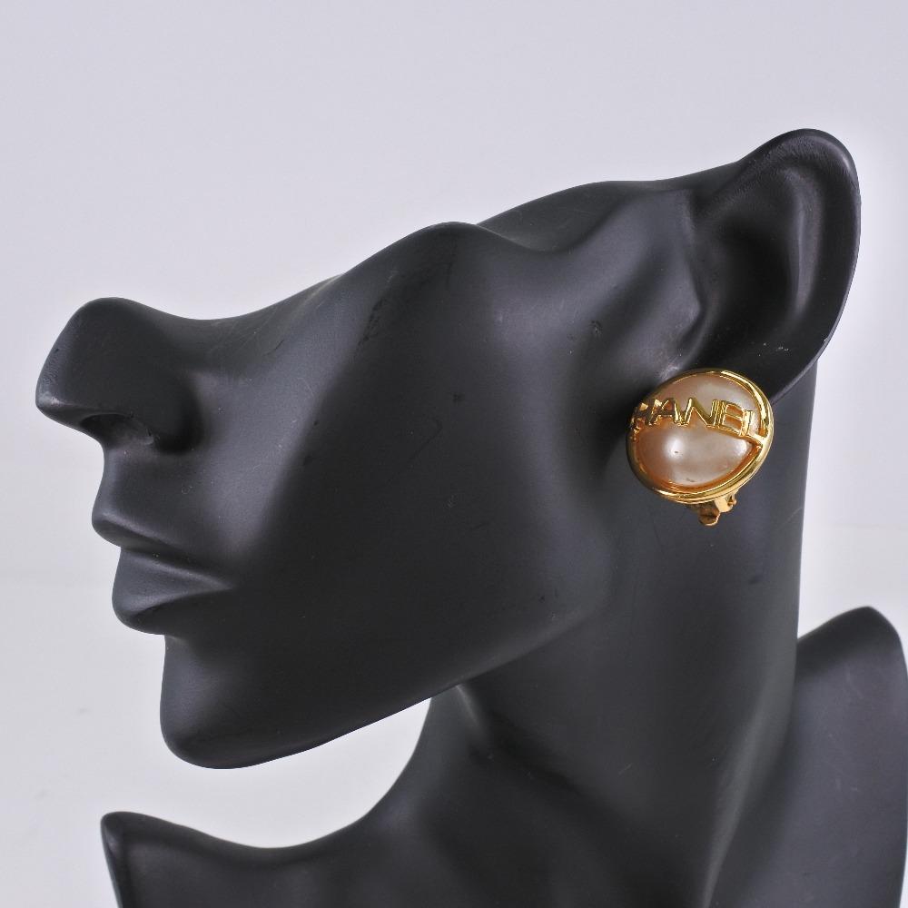 Chanel Серьга Покрытие золотом/Искусственный жемчуг 22,6 г Женская Б/У