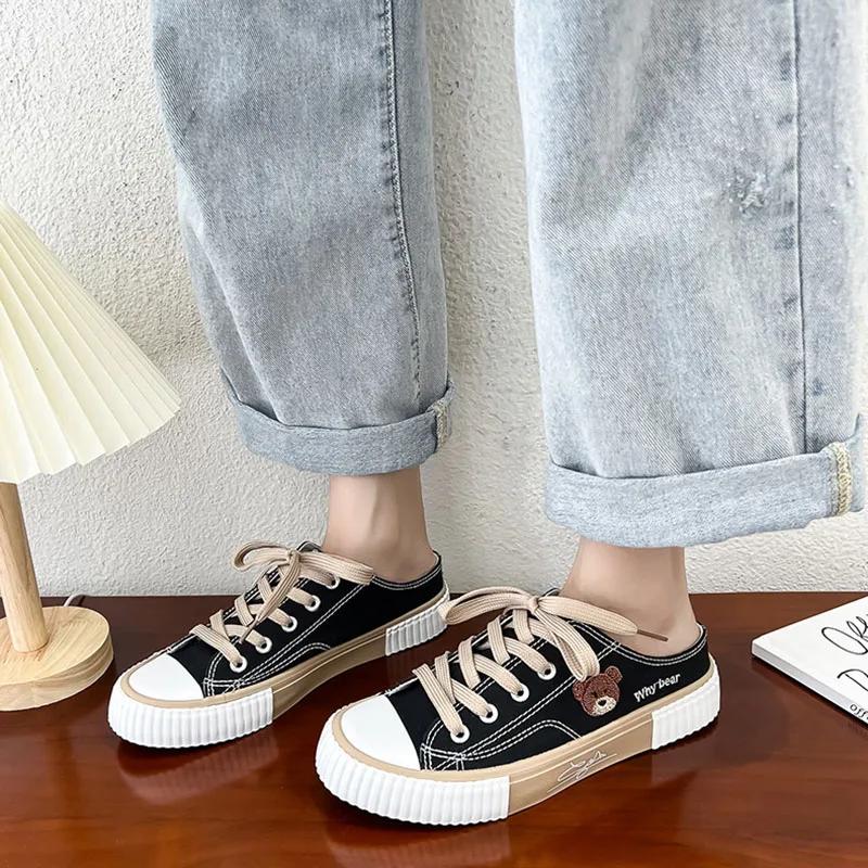 Женская парусиновая обувь с милым медведем, новые повседневные универсальные полутапочки на плоской подошве, трендовая женская обувь на шнуровке в корейском стиле, 2024 г.