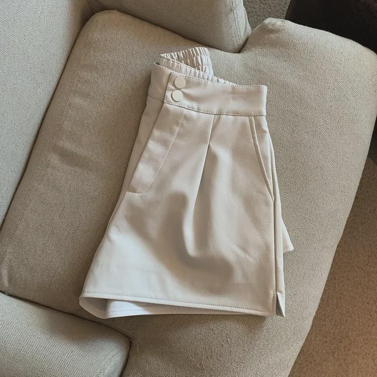 Узкие шорты из искусственной кожи с высокой талией - однотонные, стиль осень/зима 2024 для женщин