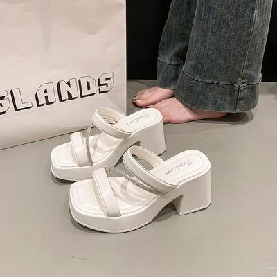 Лето 2025 новые большого размера толстый каблук крутые тапочки женские с открытым носком толстая подошва маленькие стразы высокий каблук сандалии