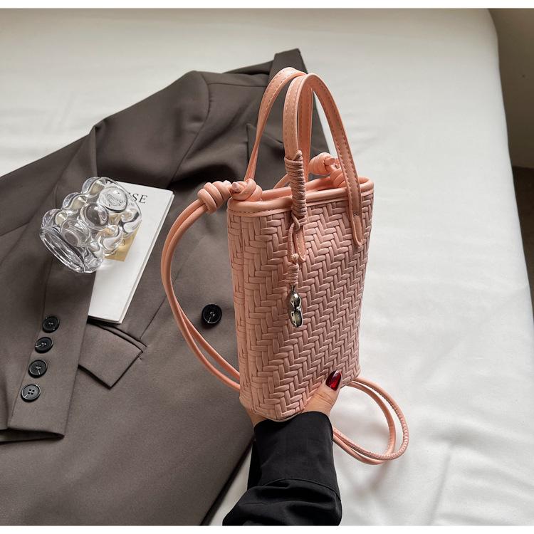 Korean Niche Texture Fashionable Portable Commuter Bag Women's 2025 Summer New Foreign Style Woven Messenger Mobile Phone Bag