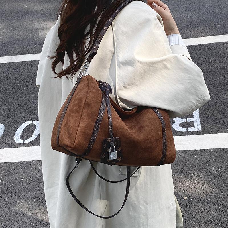 Премиальная сумка-подушка осень-зима новый модный тренд универсальная замшевая 2025 большая вместимость повседневная взрывная сумка-мессенджер