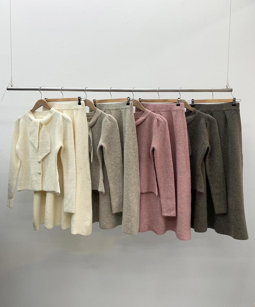 Baseukala [Set] Aden Wool Blouse+Long Skirt Set-Up (4Colors)