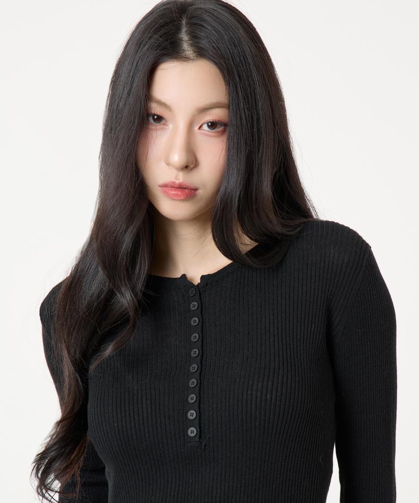UNKNOWN PLANET Button Ribbed Knit Top Black