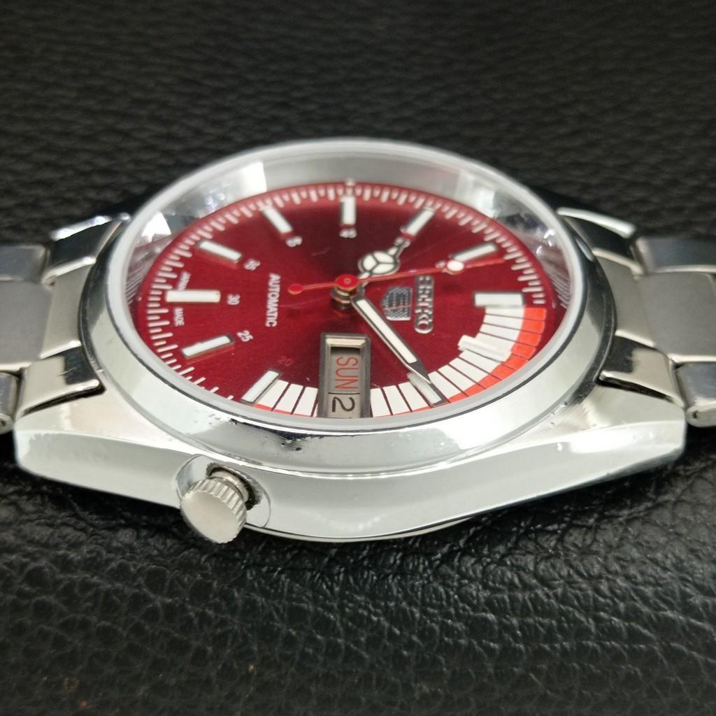 ЯПОНСКИЕ ВИНТАЖНЫЕ ОТРЕМОНТИРОВАННЫЕ АВТОМАТИЧЕСКИЕ МУЖСКИЕ ЧАСЫ SEIKO 5 7009A КРАСНЫЙ ЦИФЕРБЛАТ a446130-1