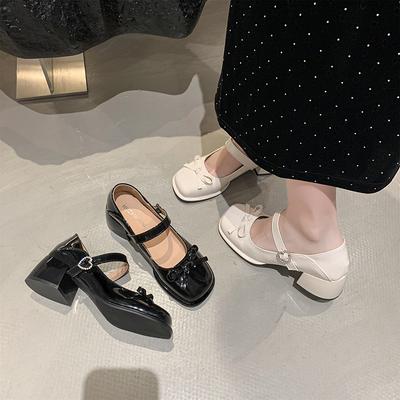 Французские туфли Мэри Джейн женские 2025 новая весна лакированная кожа квадратный носок бант маленькие кожаные туфли с открытым верхом на толстом высоком каблуке туфли-лодочки
