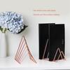Книжная полка Nordic Iron Desktop Storage Rack Журнал Газетный стол Полка для документов Треугольная полка Креативная стойка для хранения вещей Простая