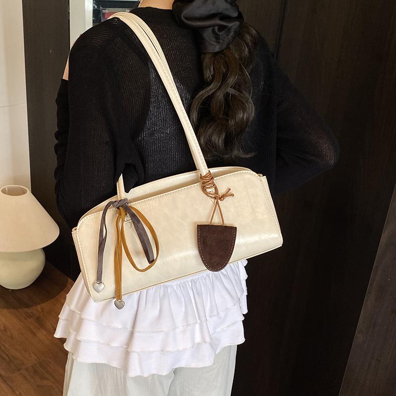 Вместительная ретро французская сумка подмышку женская 2025 новая универсальная модная сумка на плечо в иностранном стиле портативная сумка-тоут