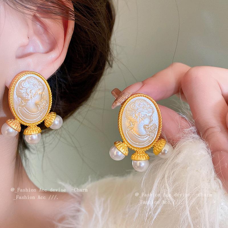 Винтажное женское колье в стиле барокко с круглым портретом-рельефом, жемчужное, чокер, дворцовый классический дизайн, цепочки