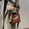 Ретро высококачественные женские сумки, новые модные универсальные сумки через плечо и на плечо, нишевый дизайн, портативные сумки-ведра, оптом