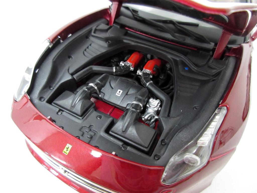 Bburago Ferrari Signature Series California T Red 118 Close-Top 200-411