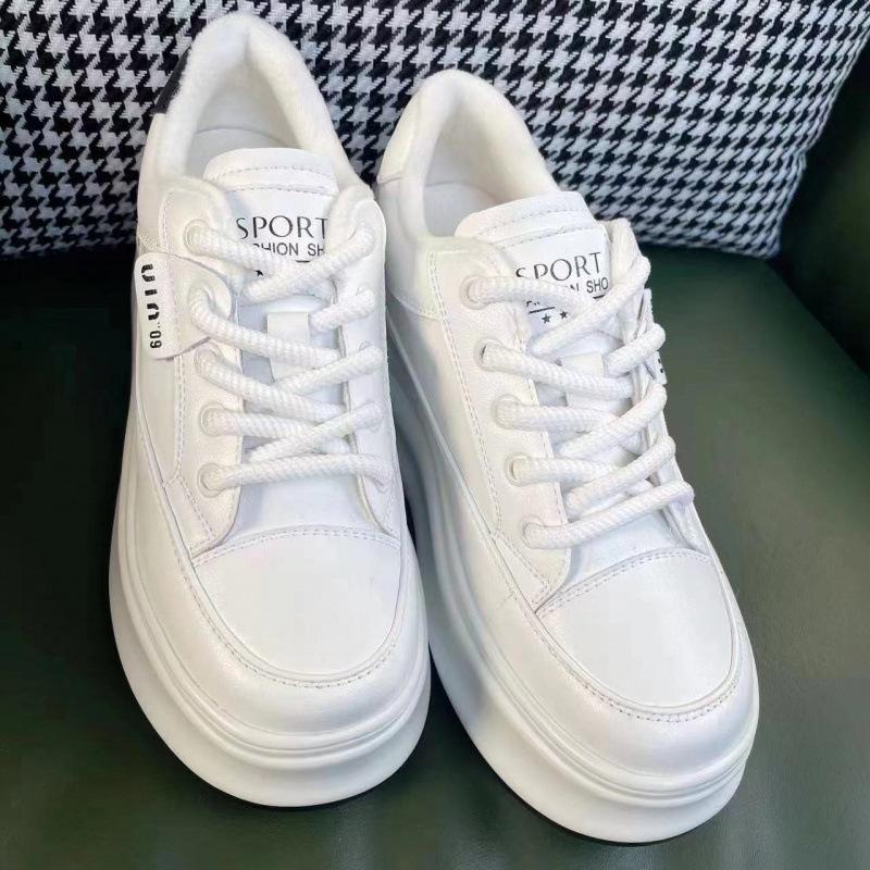 Внешнеторговые кожаные маленькие белые туфли женские универсальные на толстой подошве маффин увеличивают высоту 2025 осень и зима новая повседневная бархатная бо