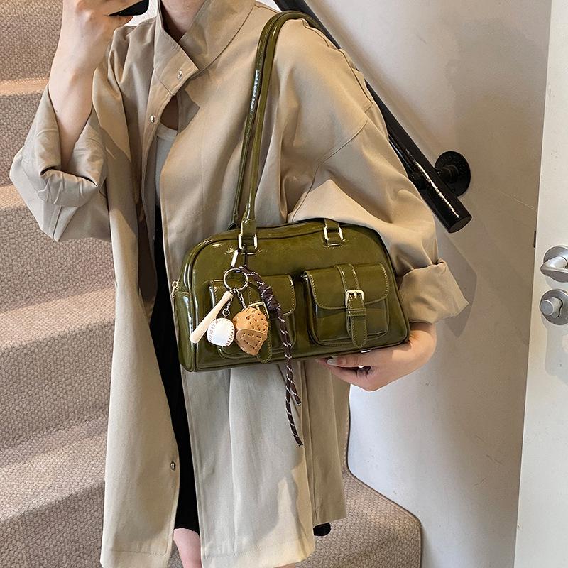 2026 autumn and winter new dark underarm bag women's versatile shoulder bag fashion belt pendant handbag