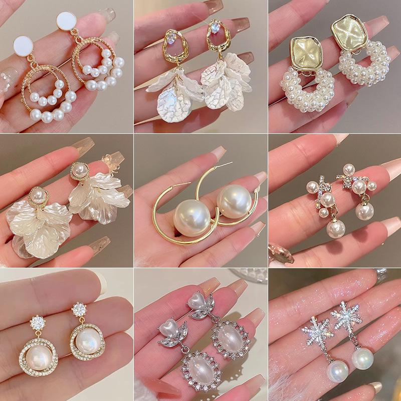 2023 High-End French Pearl Earrings: Light Luxury, Unique Design for Women