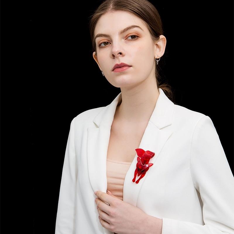 Женская брошка в виде лисы