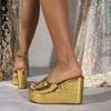 Fashion Fashion Gold Patent Leather Checkered Design Wedges Slippers Women Summer Sexy Open Toe Slide Sandals Cozy Elegant Beach Sandals